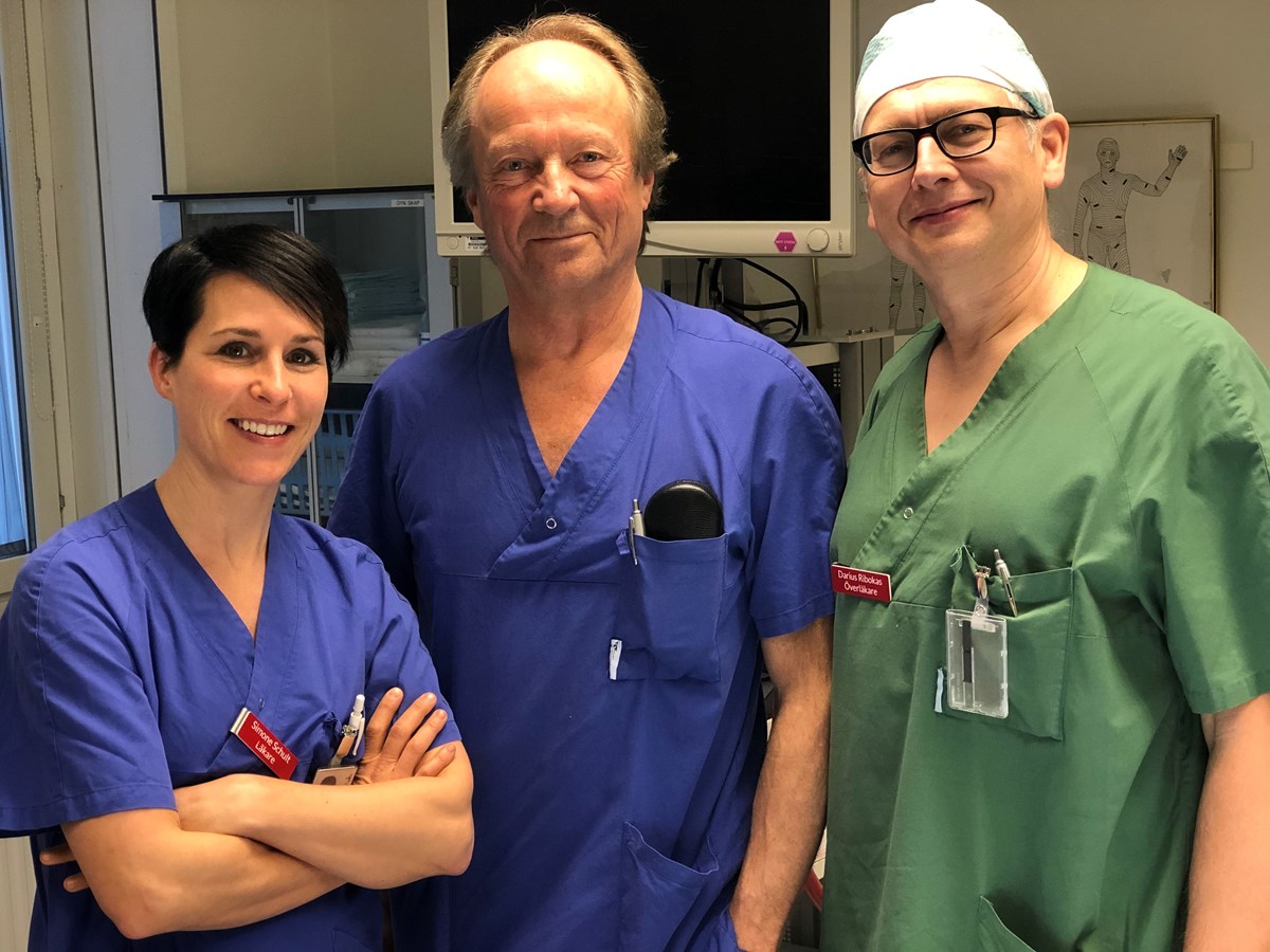 Simone Schult, specialistläkare, Gunnar Rimbäck, överläkare, och Darius Ribokas, överläkare tar hand om kirurgipatienterna på Frölunda specialistsjukhus.