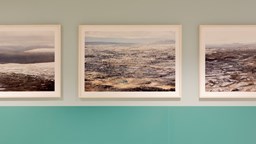Fototavlor som visar vatten, mot en turkosblå vägg