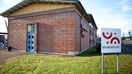 Dasaden på  Regionteater Västs byggnad i Uddevalla