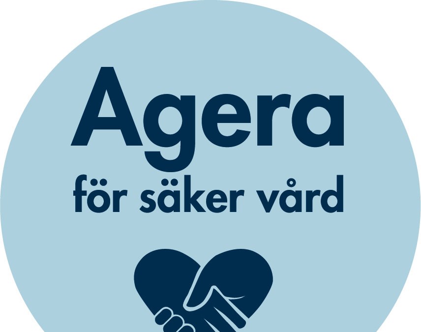 Ljusblå cirkel innehållande två händer som tar i varandra under texten Agera för säker vård