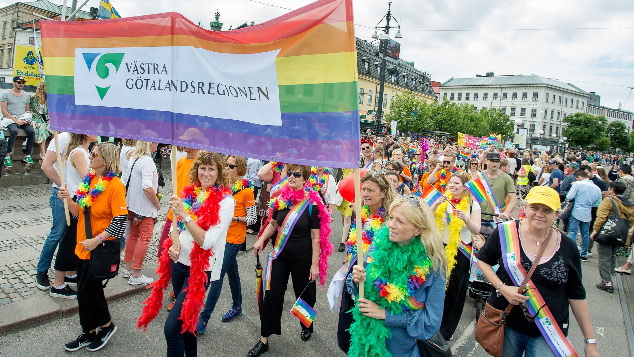 Regiondirektör Ann-Sofi Lodin och många andra medarbetare går i prideparaden.