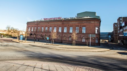 Fasaden på Regionteater Väst byggnad i Borås