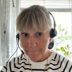 Distriktssköterskan Susanne Ohlin i Skövde besvarar medborgarnas frågor om sjukdomar, via 1177 på telefon.