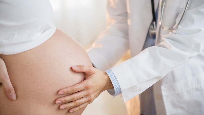 Gravid kvinna och läkare