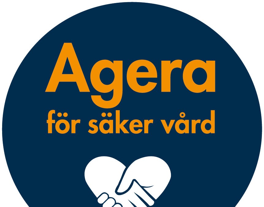 Mörkblå cirkel med två händer som tar i varandra under orange text Agera för säker vård