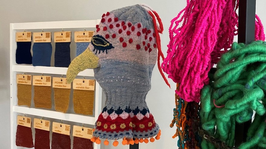 stickad fågelmössa